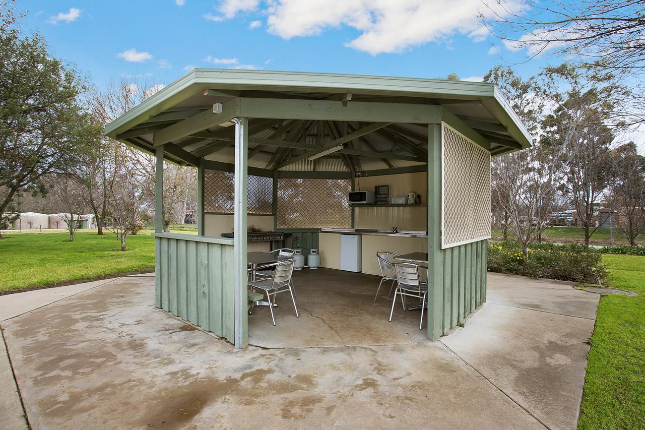 Lake Hamilton Motor Village And Caravan Park מראה חיצוני תמונה